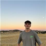 Maestro de Educación Primaria. Soy un chico de 22 años que te puede ayudar con las matemáticas, si necesitas refuerzo, háblame!